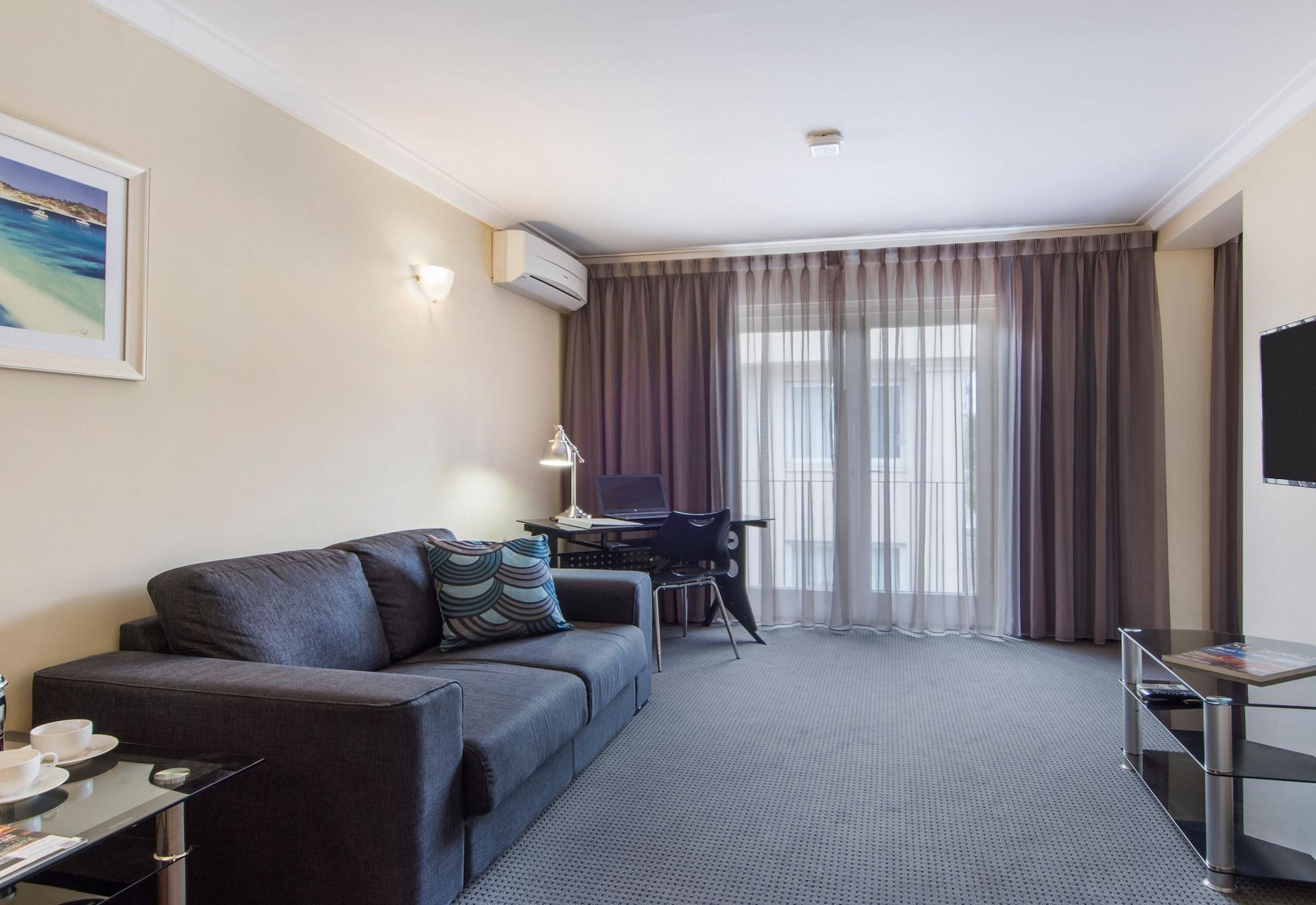The Peninsula Riverside Serviced Apartments Перт Экстерьер фото