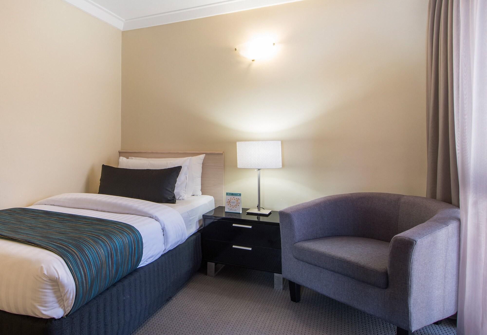 The Peninsula Riverside Serviced Apartments Перт Экстерьер фото