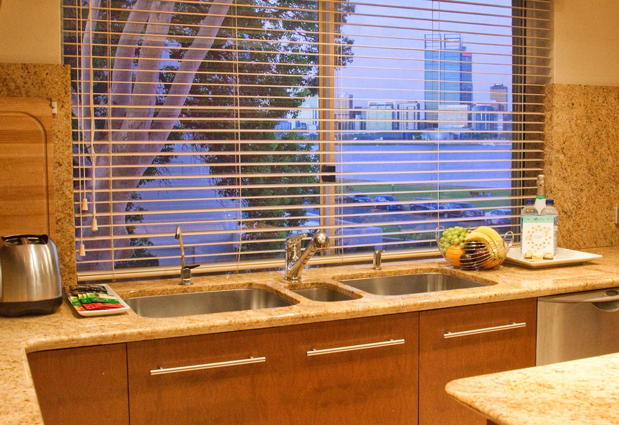 The Peninsula Riverside Serviced Apartments Перт Экстерьер фото